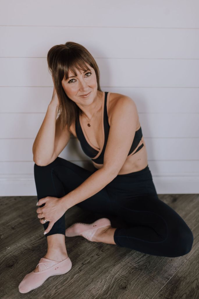 RE4ORM PILATES STUDIO logo